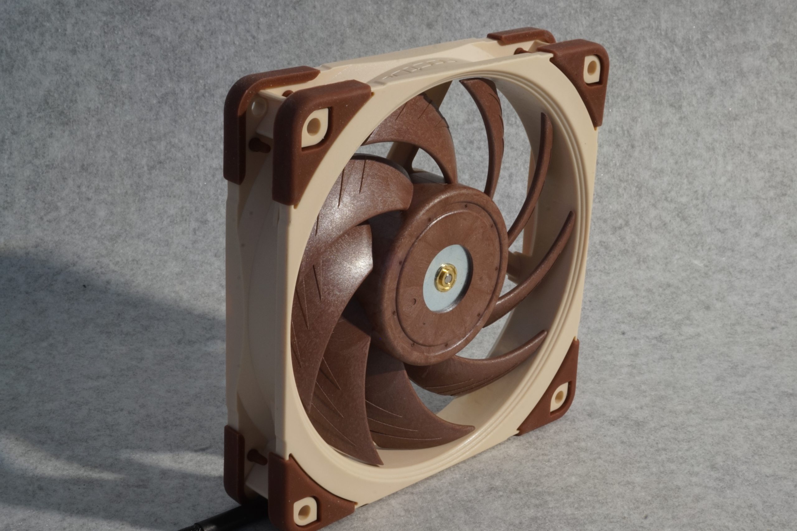 IgorsLab] Review with 6 case and radiator fans from be quiet!, Black Noise,  Corsair, Cooler Master, Noctua and Thermaltake : r/watercooling