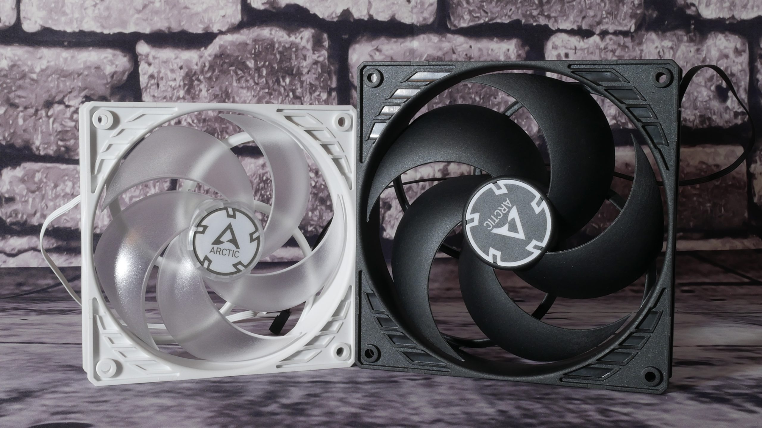 Unpleasant noise and humming as a case fans: Arctic P12 vs. P14 in